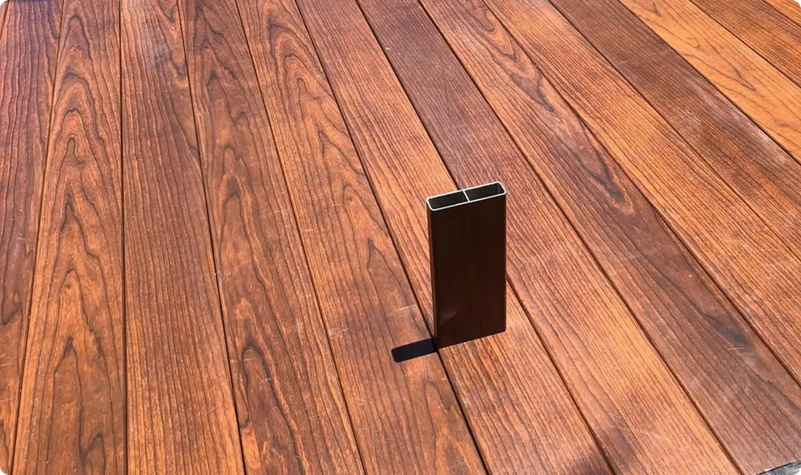 Woodgrain aluminium boards stacked on the Woodonali production line