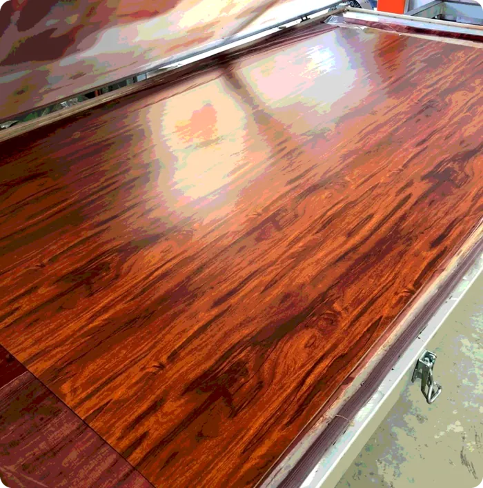 Aluminium sheet with a fresh woodgrain finish